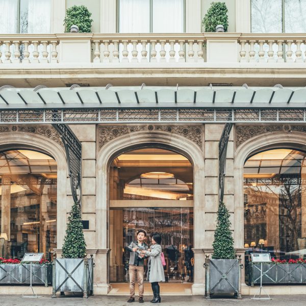 asian-couple-shopping-flowers-barcelona-scaled.jpg